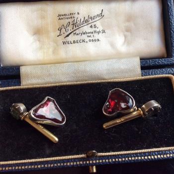 Cufflinks a gentlemans jewel and pratical 