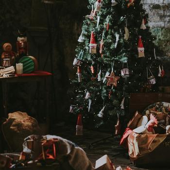 13 Cool Christmas Gifts for Everyone: The Magic of Antique & Vintage Finds