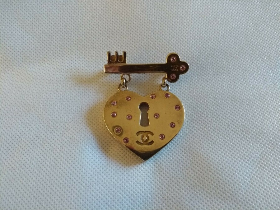 ANTIQUE COLLECTIBLES