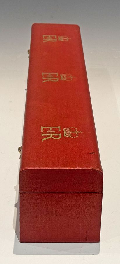 ANTIQUE COLLECTIBLES