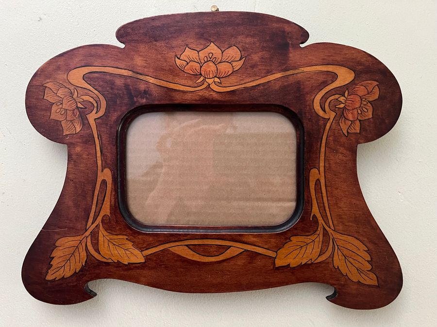 ANTIQUE COLLECTIBLES