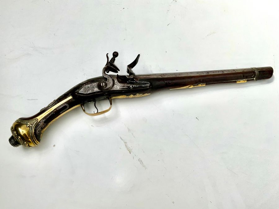 ANTIQUE ARMS & ARMOUR