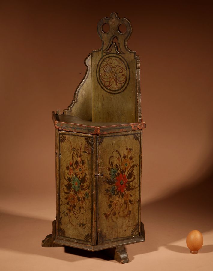 ANTIQUE CHILDRENS FURNITURE