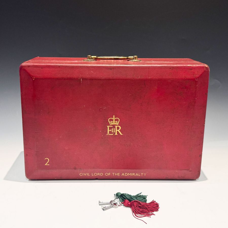 ANTIQUE COLLECTIBLES