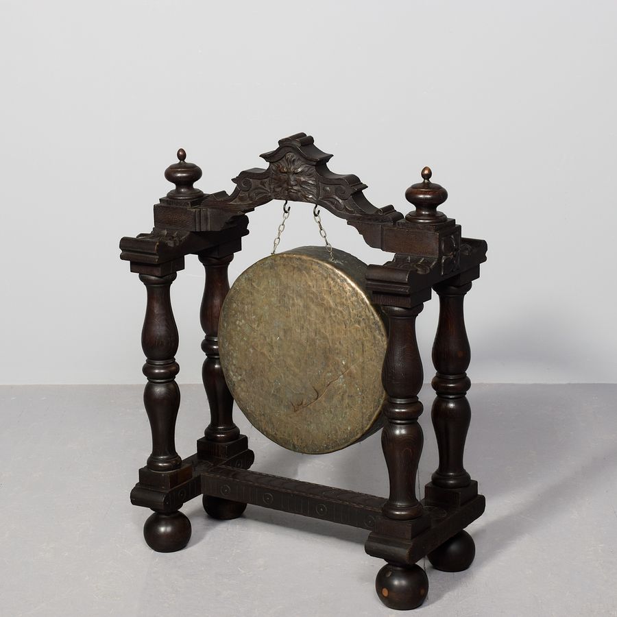ANTIQUE COLLECTIBLES