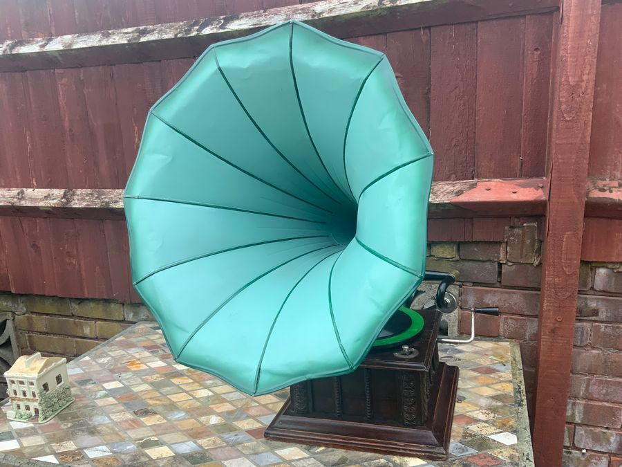 ANTIQUE MUSICAL ITEMS 